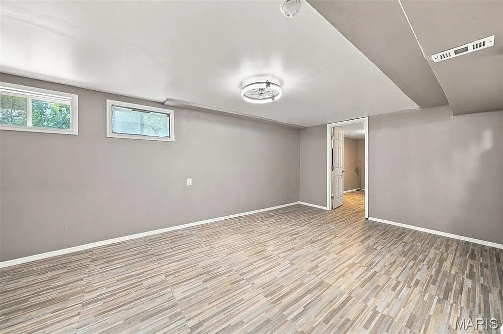 3-Bedroom Home for Sale at 2470 Jenkee Dr, Florissant, MO 63031 photo 5