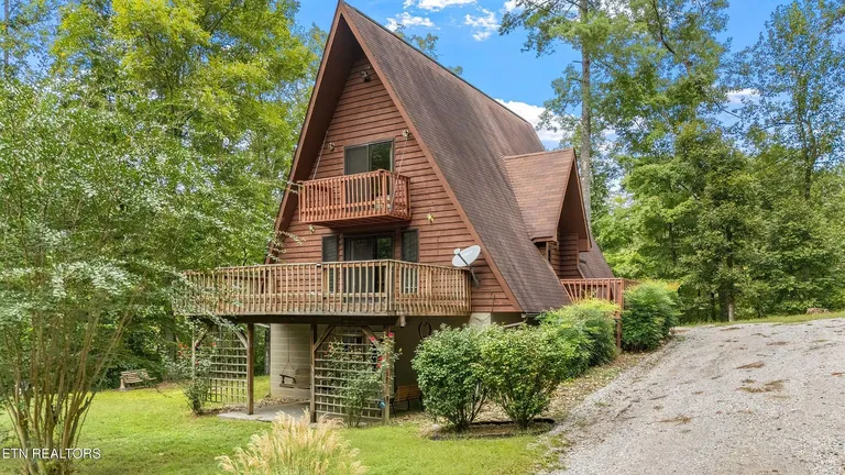 Vonore, TN Mountain Home on 8.56 Acres with Detached Garage property photo