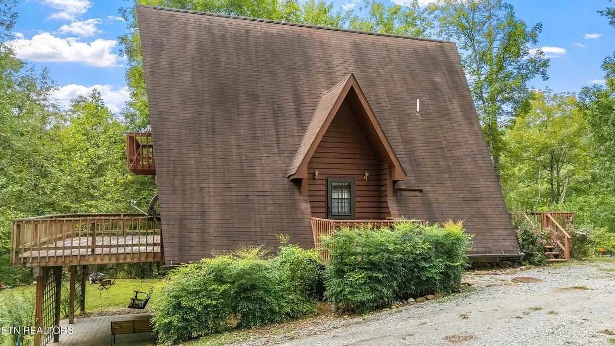 Vonore, TN Mountain Home on 8.56 Acres with Detached Garage photo 4