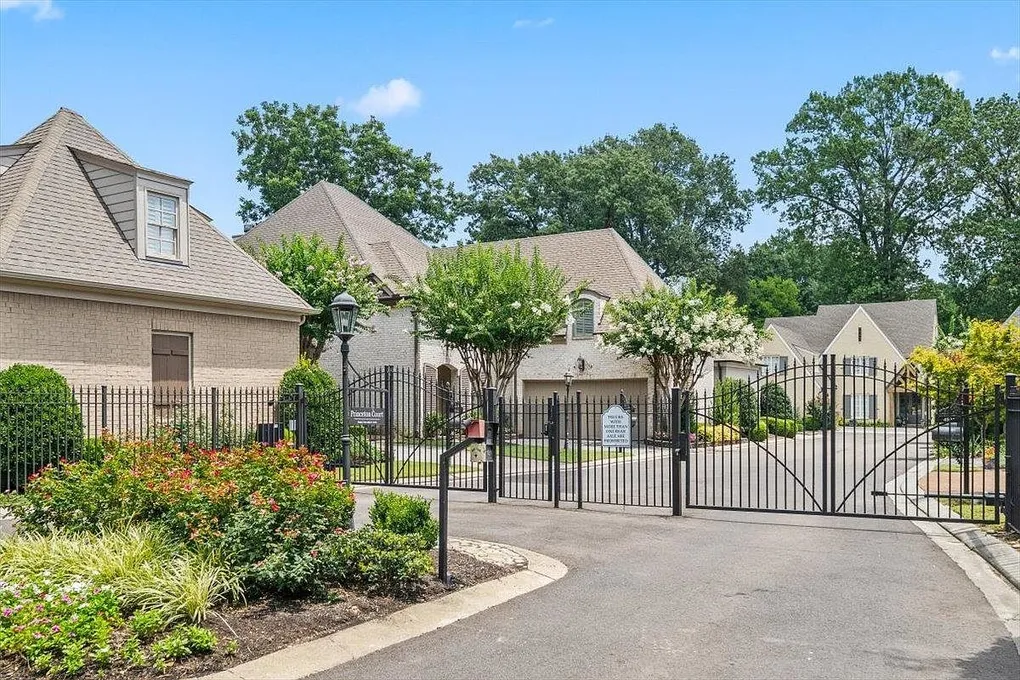 4-Bedroom Brick Home for Sale in Memphis, TN | 2,458 Sq Ft photo 3