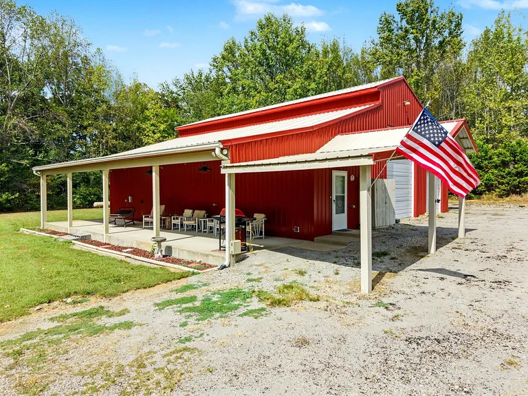 Pulaski, TN Country Property for Sale: 19.75 Acres and 2,304-Sq.-Ft. Shop property photo
