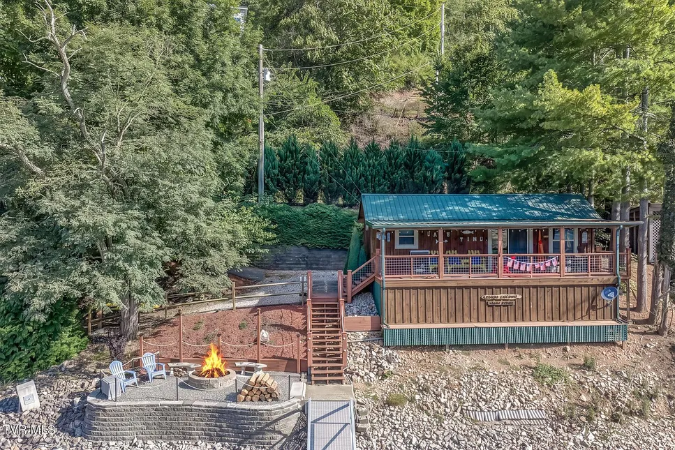 Watauga Lakefront Cottage with Private Dock on 1.4 Acres in Butler, Tennessee photo 5