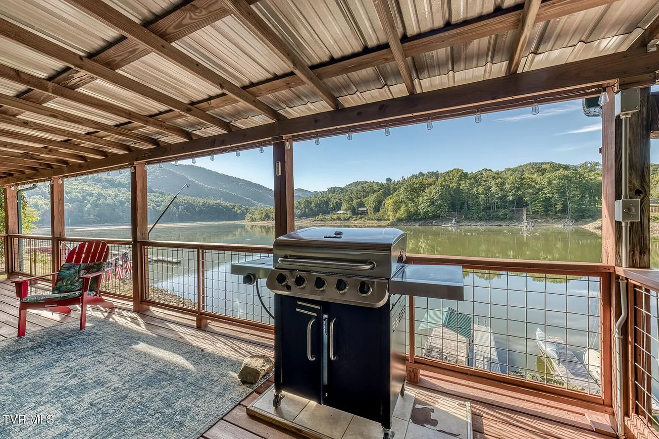 Watauga Lakefront Cottage with Private Dock on 1.4 Acres in Butler, Tennessee photo 4