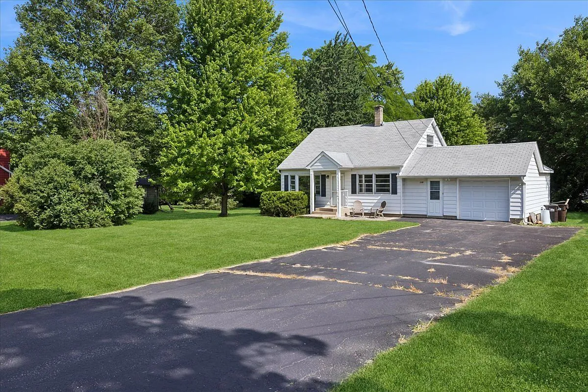 139 Kent Ave, Wauconda, IL 60084 | Charming Cape Cod Home for Sale photo 2