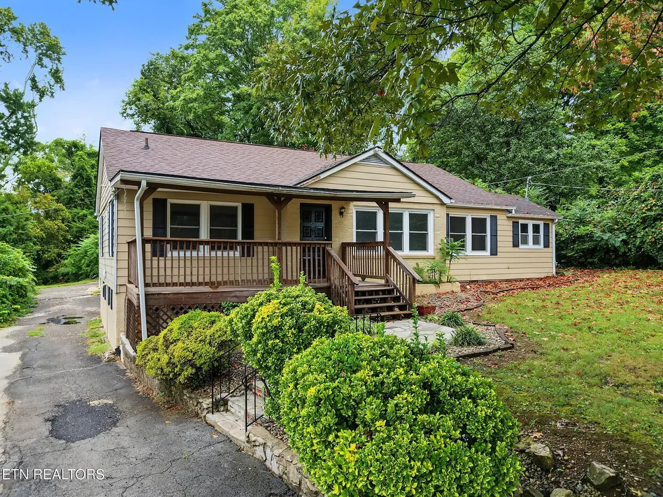 3-Bedroom Knoxville, TN Home with 0.49-Acre Lot and Workshop photo 3