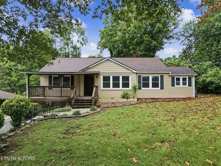 3-Bedroom Knoxville, TN Home with 0.49-Acre Lot and Workshop property photo