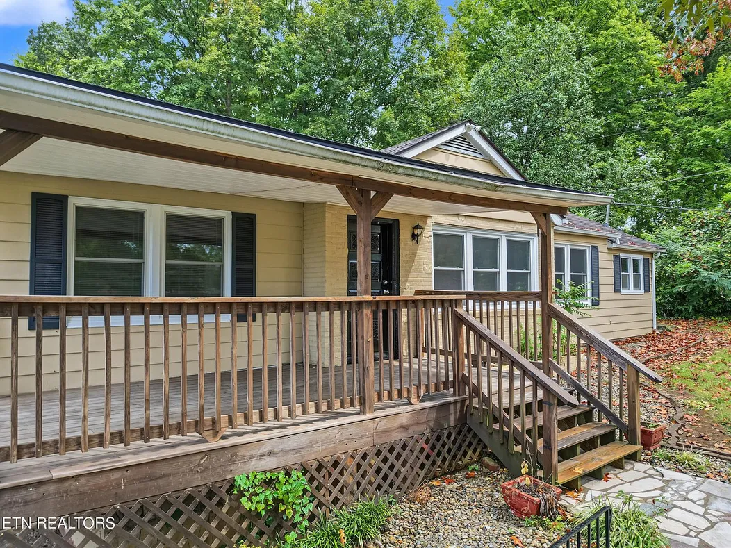 3-Bedroom Knoxville, TN Home with 0.49-Acre Lot and Workshop photo 6