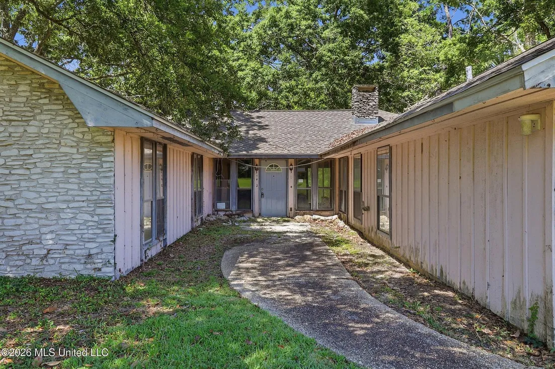 Sioux Bayou Country Home on 0.42 Acres in Gautier, MS photo 2