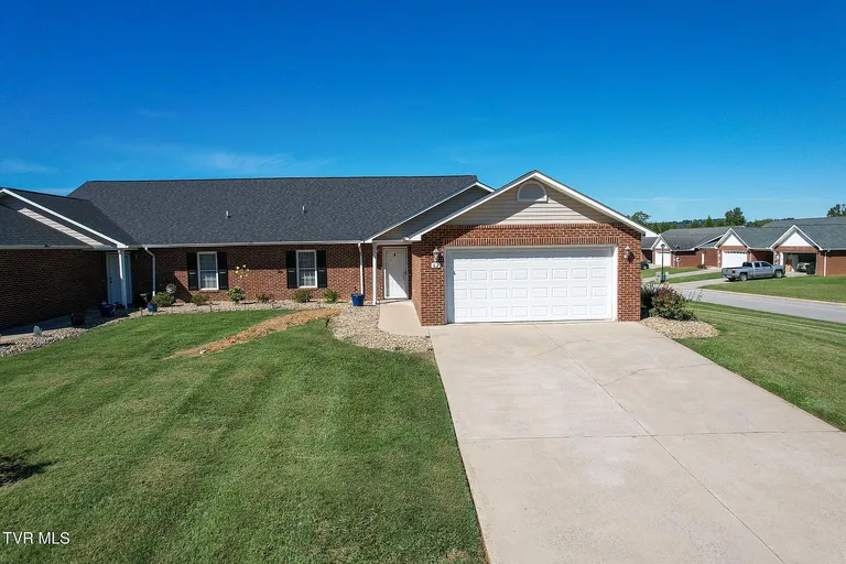 Greeneville, TN 2-Bedroom Condo with Mountain Views and 2-Car Garage property photo