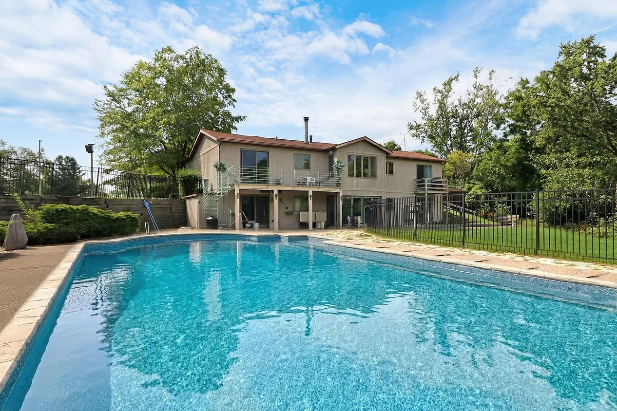 42357 N Center St, Antioch, IL 60002 | Ranch Home on 2.27 Acres with Pool photo 3