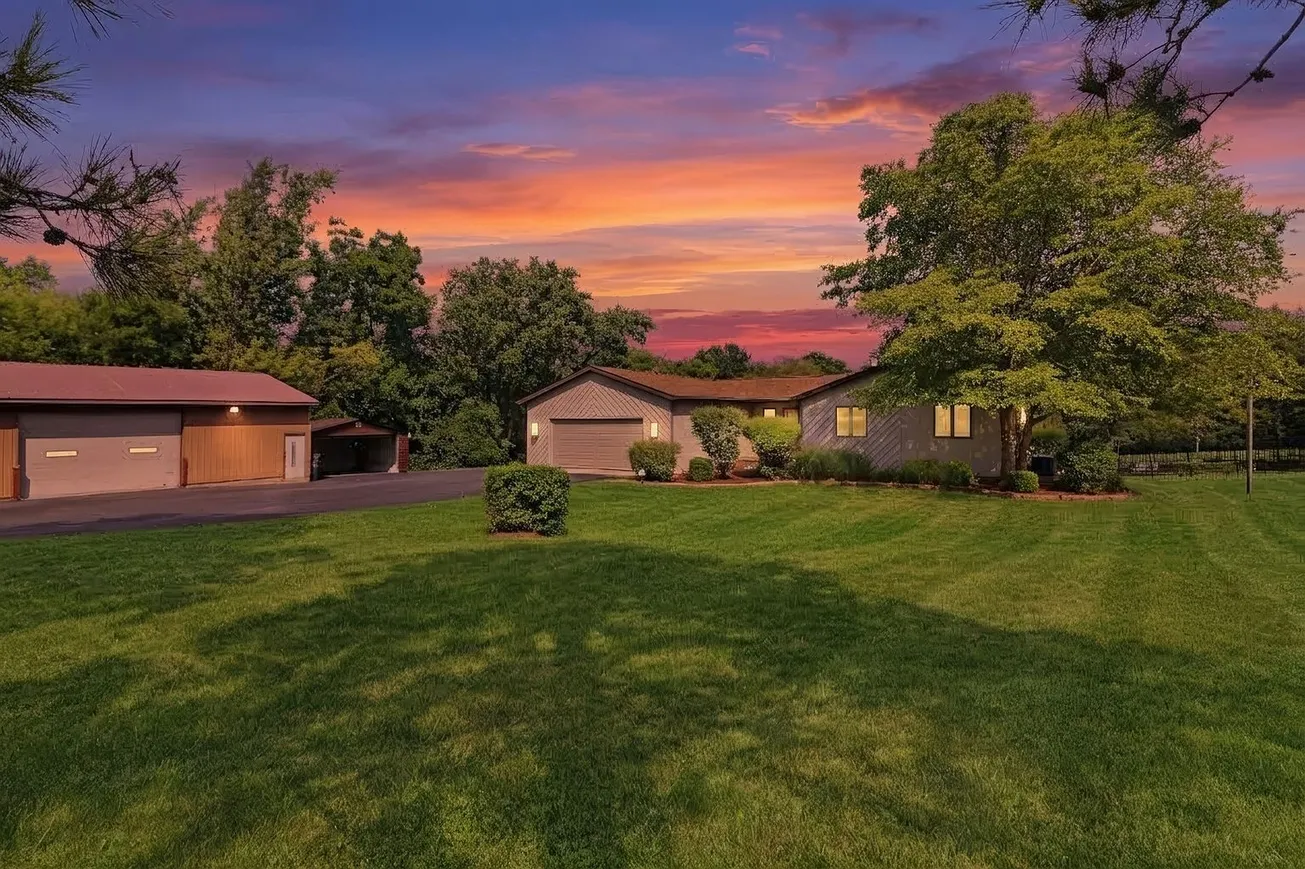 42357 N Center St, Antioch, IL 60002 | Ranch Home on 2.27 Acres with Pool photo 5