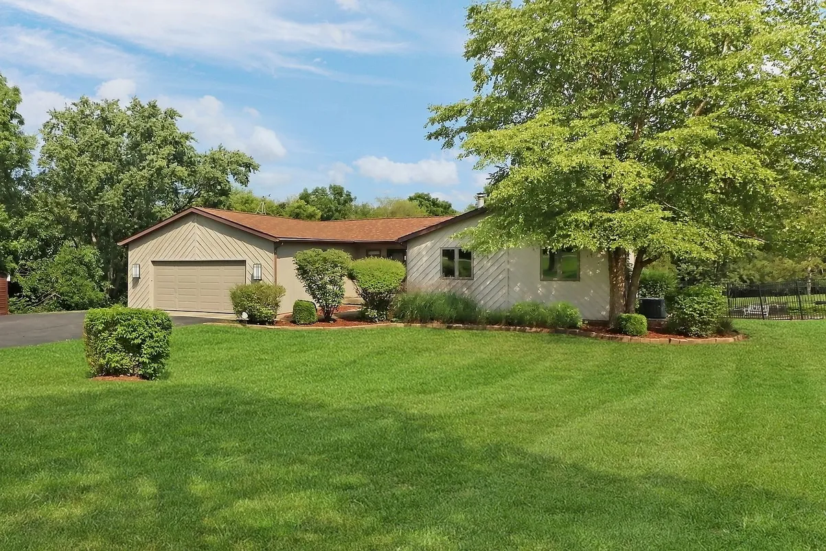 42357 N Center St, Antioch, IL 60002 | Ranch Home on 2.27 Acres with Pool photo 9