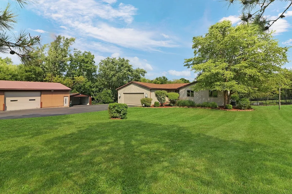 42357 N Center St, Antioch, IL 60002 | Ranch Home on 2.27 Acres with Pool photo 8
