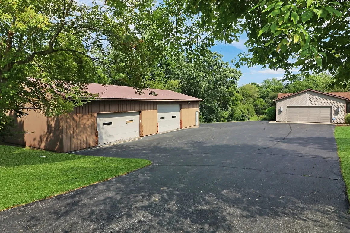 42357 N Center St, Antioch, IL 60002 | Ranch Home on 2.27 Acres with Pool photo 10
