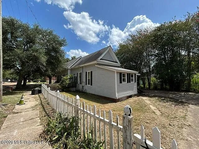 Magnolia, Mississippi 3-Bedroom Home with Guest House for Sale photo 6