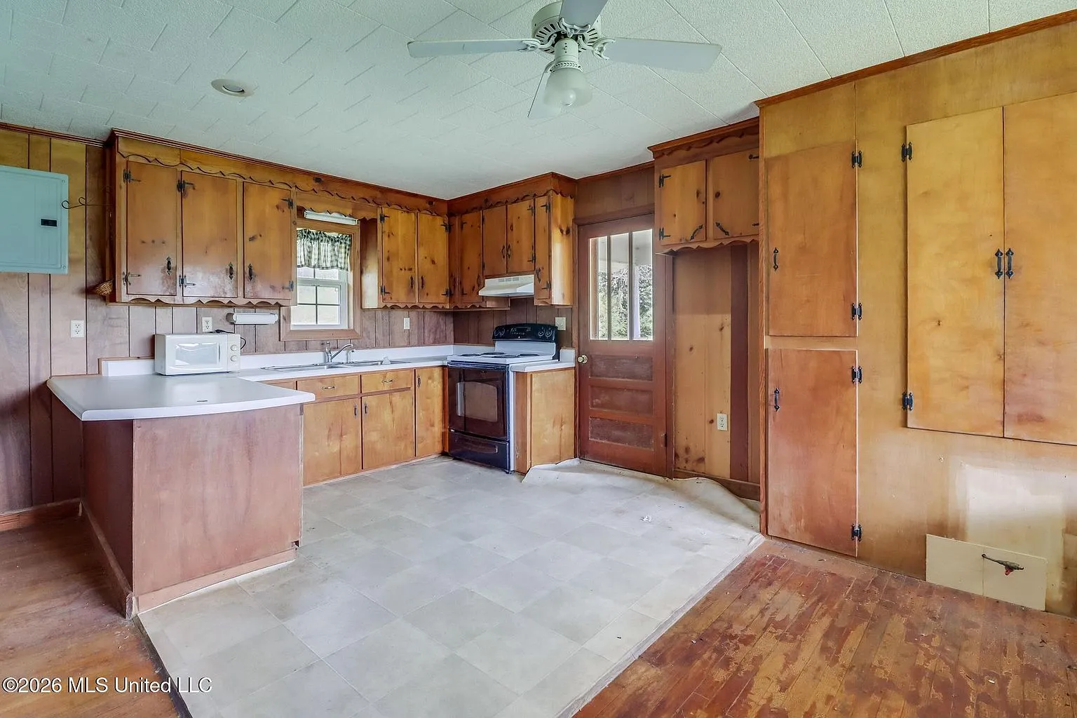 21-Acre Country Home with Pole Barn in Perkinston, Mississippi photo 5