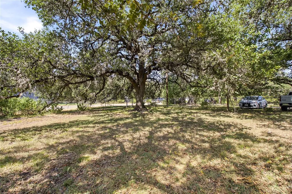 606 Harmons Way, San Marcos, TX 78666: Unique 3-Bedroom Property on 0.495 Acres photo 2