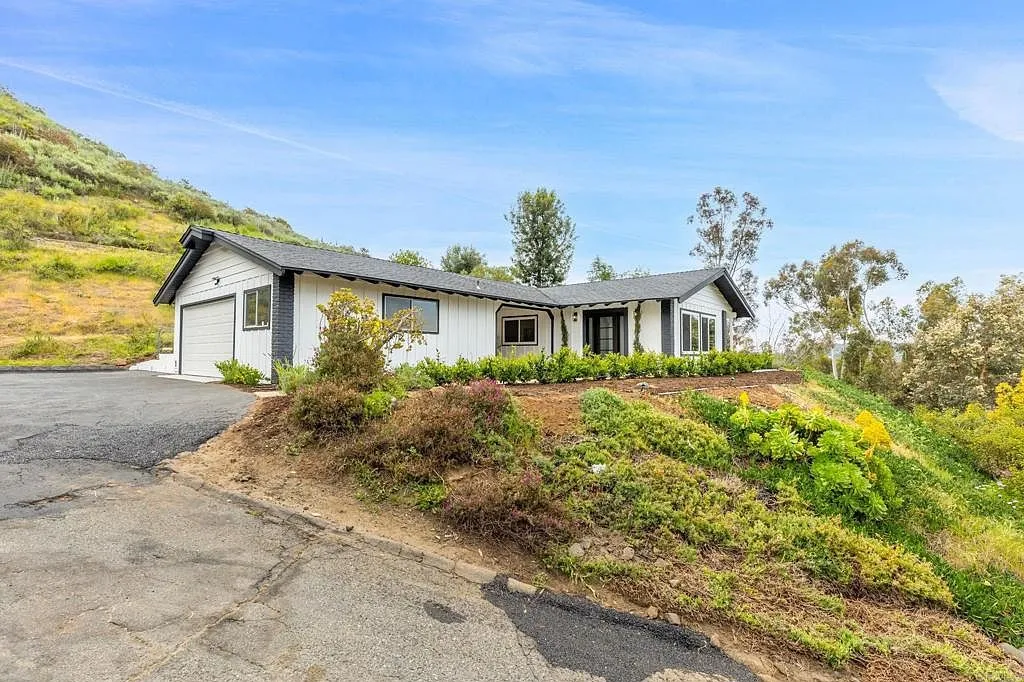 Renovated Hillside Home with Panoramic Views in North Escondido photo 2
