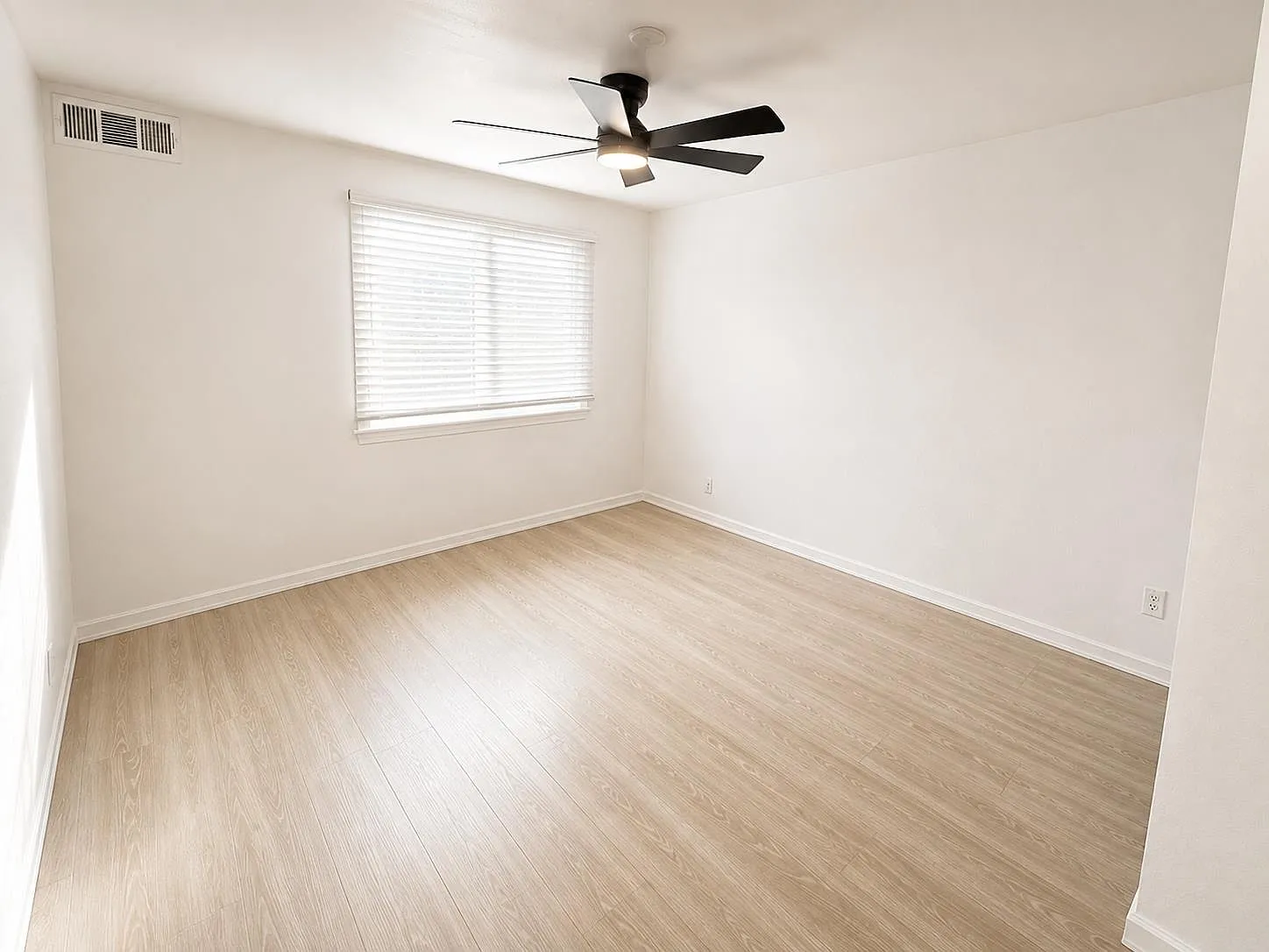 Remodeled Single-Family Home for Sale at 745 N Leslie St, Visalia, CA 93291 photo 10