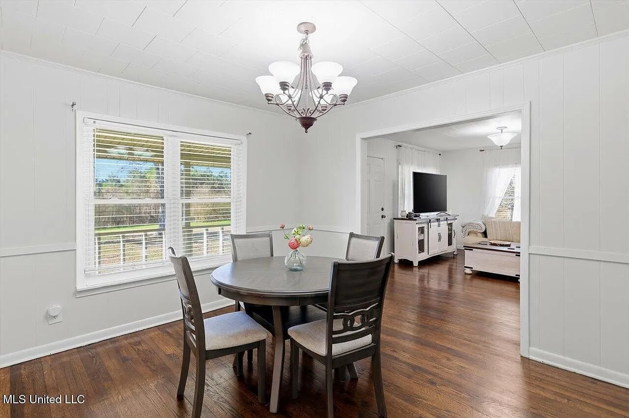 Updated 3-Acre Home for Sale at 13131 New Zion Rd, Crystal Springs, MS photo 8