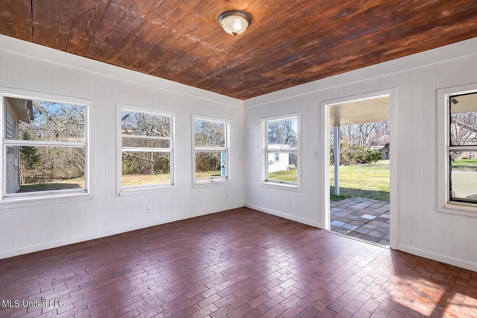 Updated 3-Acre Home for Sale at 13131 New Zion Rd, Crystal Springs, MS photo 10