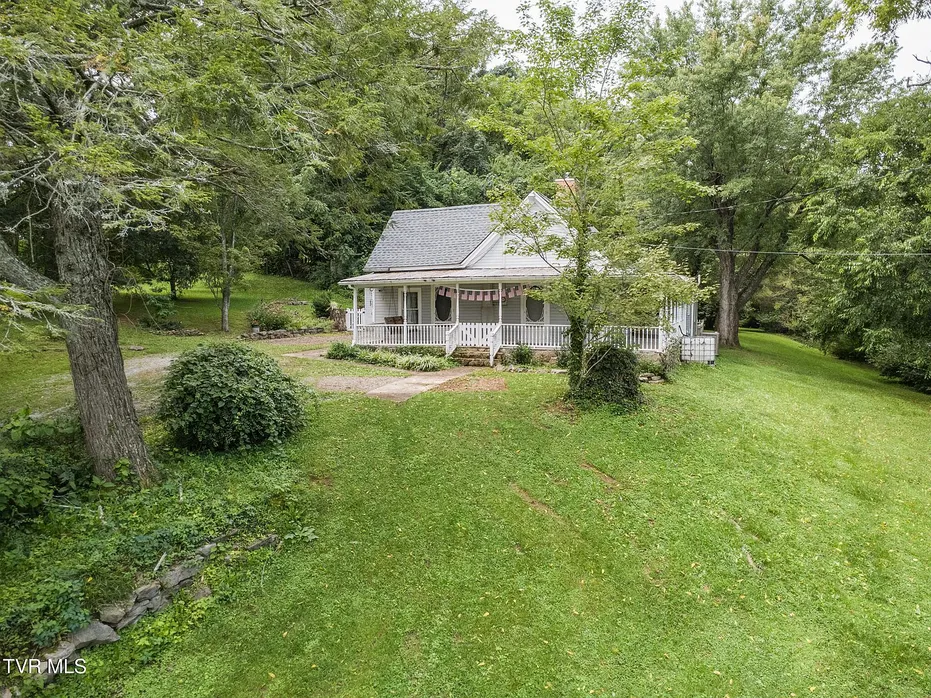 Telford, TN Country Home on 2.12 Acres with Barn and Workshop photo 4