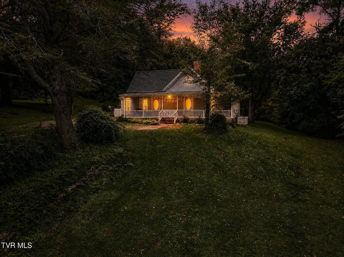 Telford, TN Country Home on 2.12 Acres with Barn and Workshop photo 2