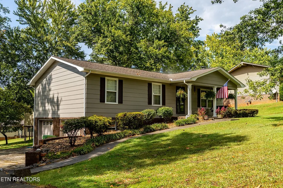 Maryville, TN Basement Ranch-Style Home with 3 Bedrooms and 0.37 Acres photo 3