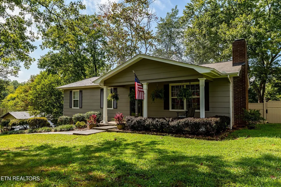 Maryville, TN Basement Ranch-Style Home with 3 Bedrooms and 0.37 Acres photo 2