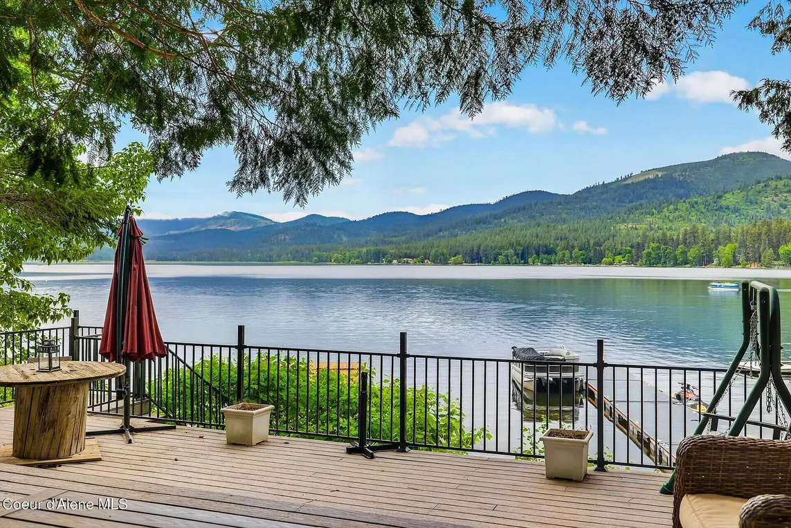 Twin Lakes Cabin on 100 Feet of Waterfront in Rathdrum, Idaho photo 7