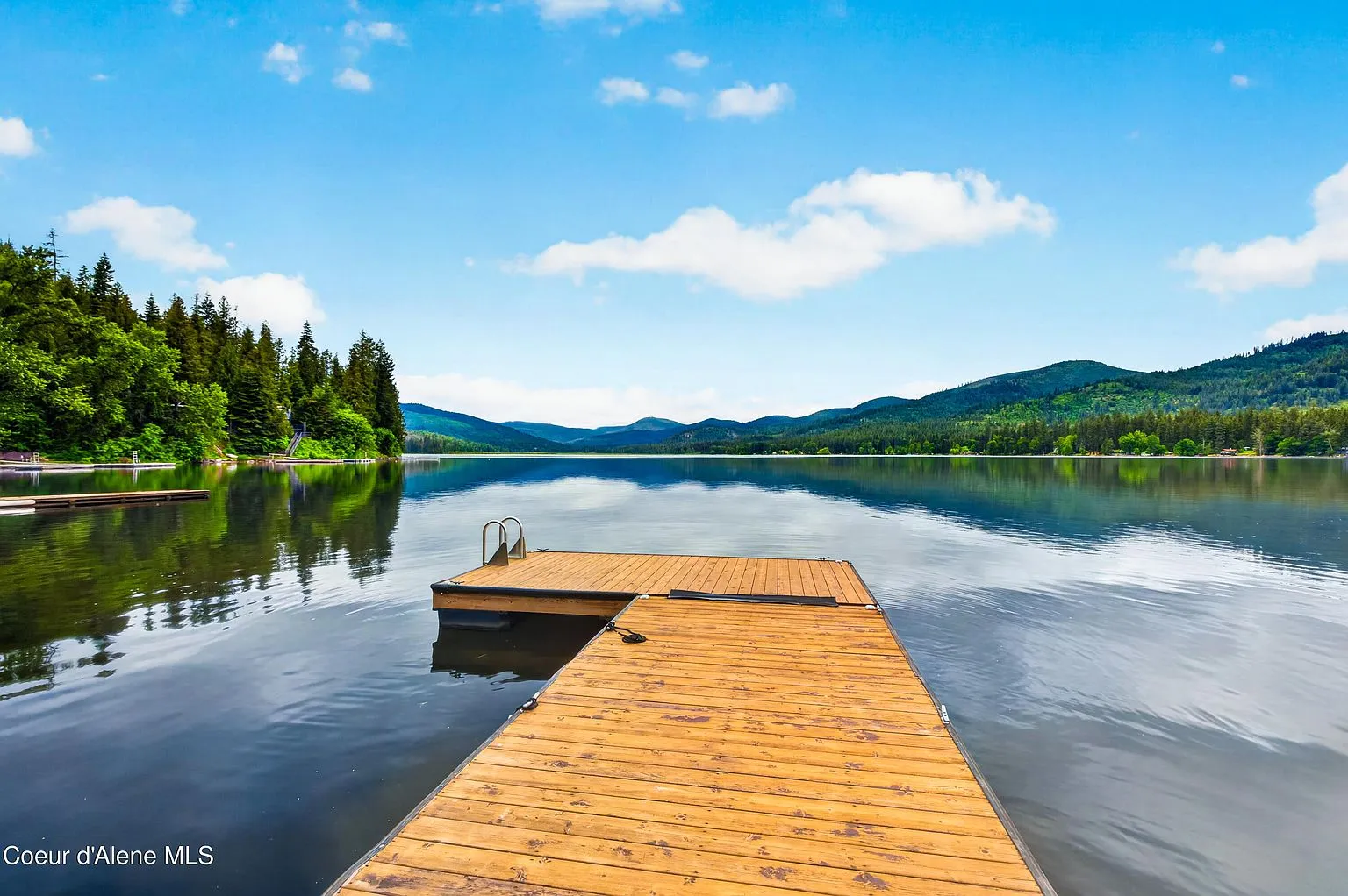 Twin Lakes Cabin on 100 Feet of Waterfront in Rathdrum, Idaho