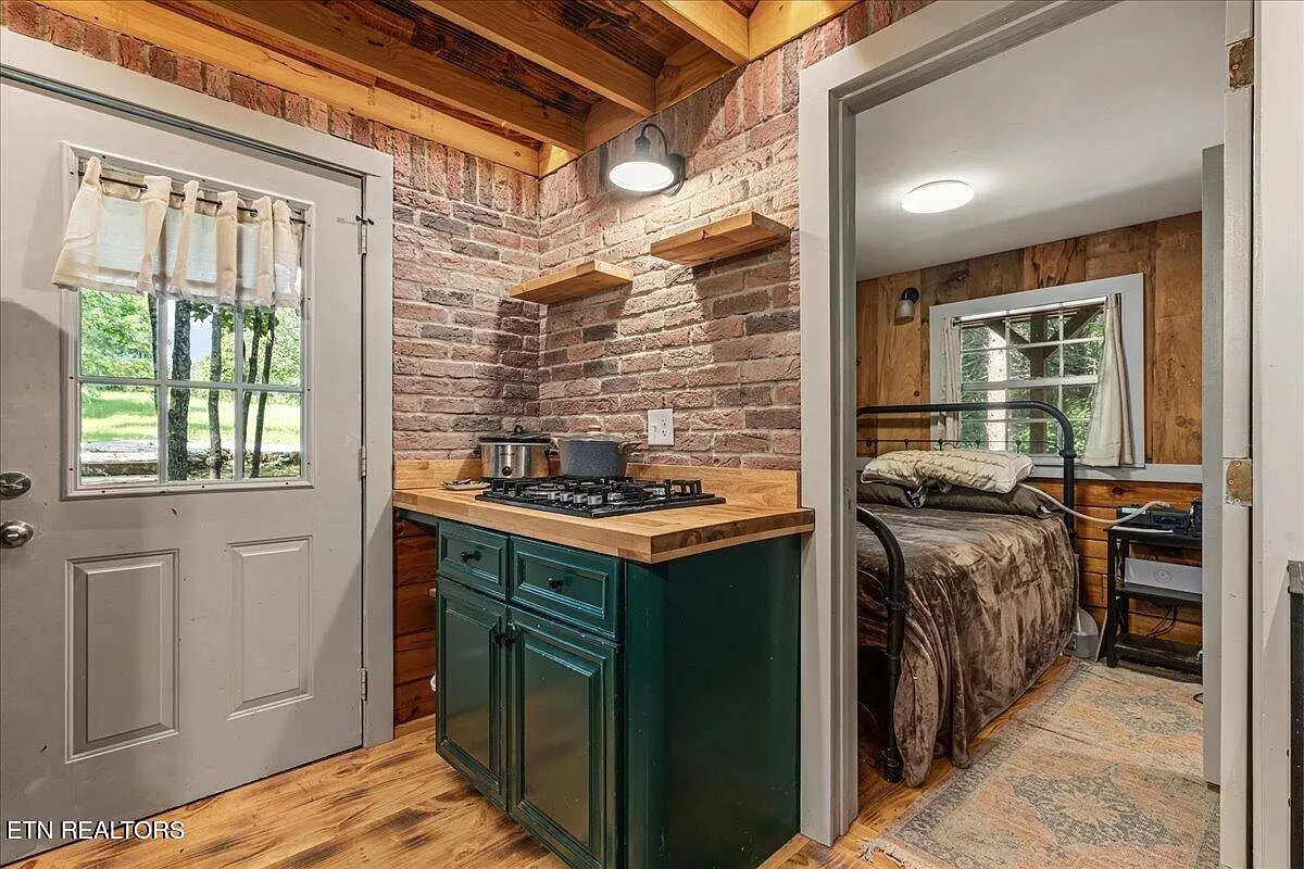Tellico Plains, TN Off-Grid Cabin on 5 Acres with 2 Bedrooms photo 10