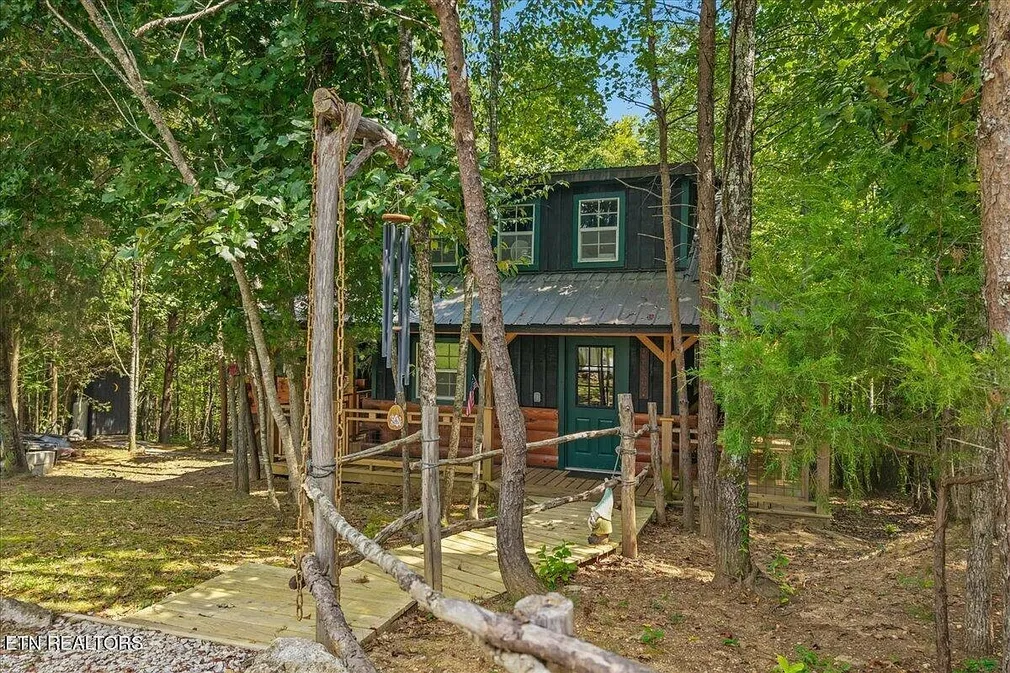 Tellico Plains, TN Off-Grid Cabin on 5 Acres with 2 Bedrooms photo 4