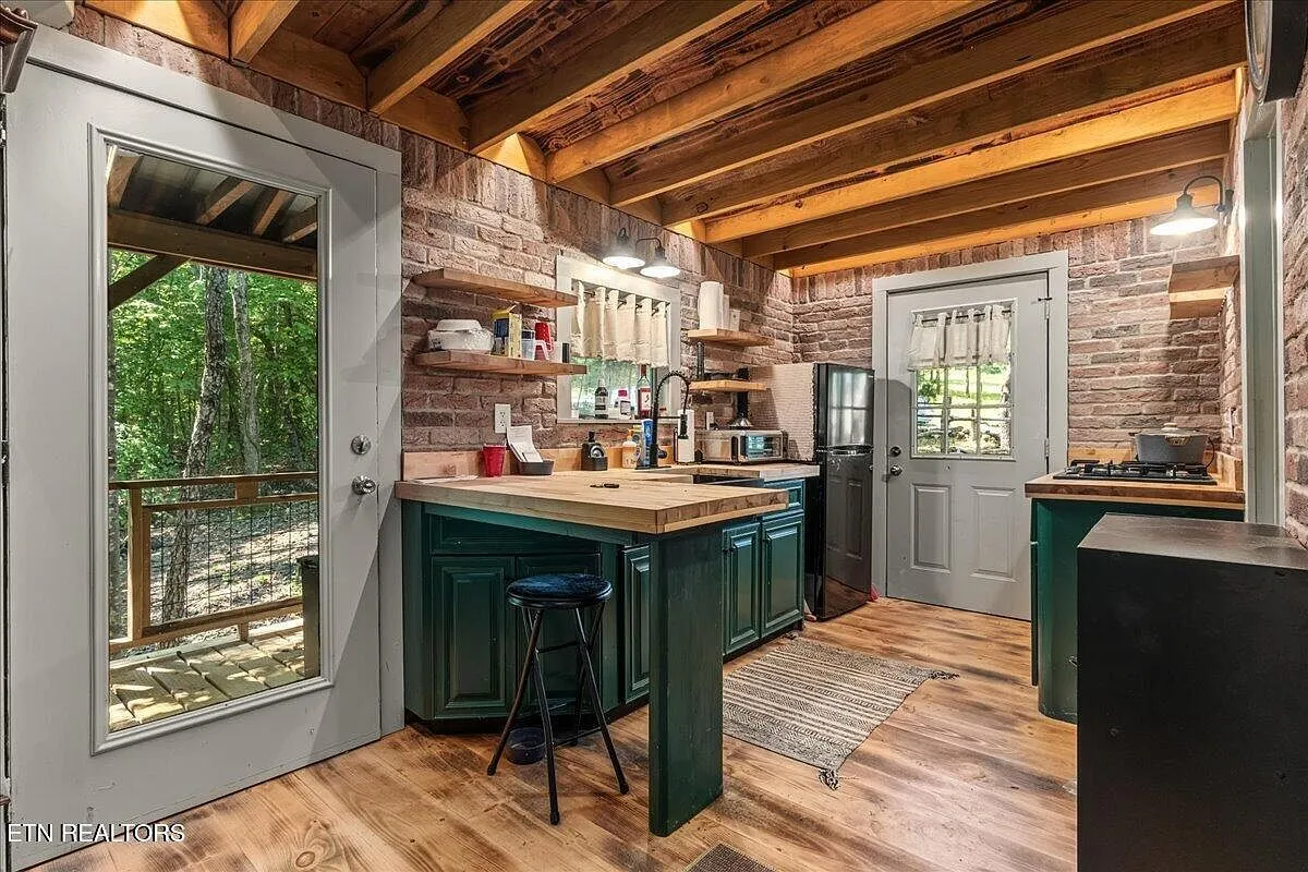 Tellico Plains, TN Off-Grid Cabin on 5 Acres with 2 Bedrooms photo 9