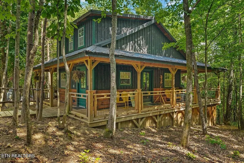 Tellico Plains, TN Off-Grid Cabin on 5 Acres with 2 Bedrooms photo 2
