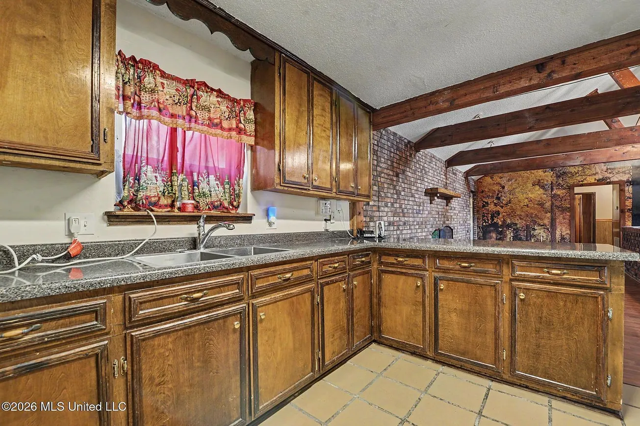 Lucedale, Mississippi Brick Country Home with 4 Bedrooms and 0.49 Acres photo 8