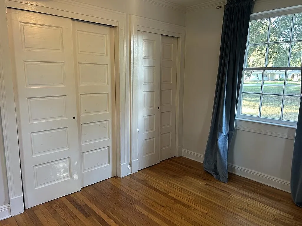 Laurel, Mississippi Country Home for Sale with 0.94-Acre Lot photo 8