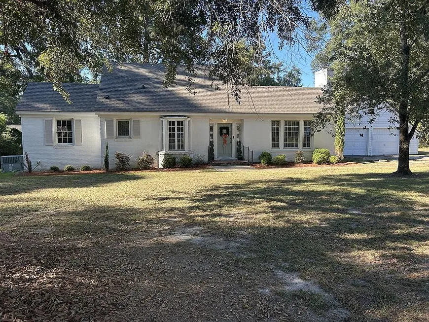 Laurel, Mississippi Country Home for Sale with 0.94-Acre Lot photo 2
