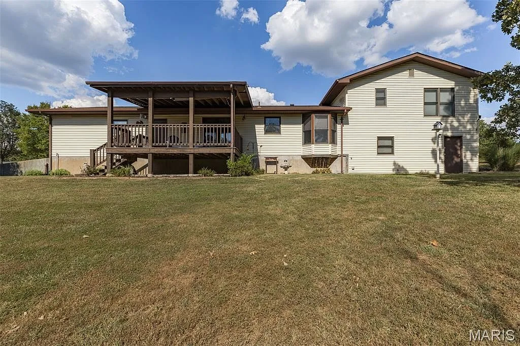 Well-Maintained Tri-Level Home with Barn at 1559 Saddle Dr, Festus, Missouri photo 8