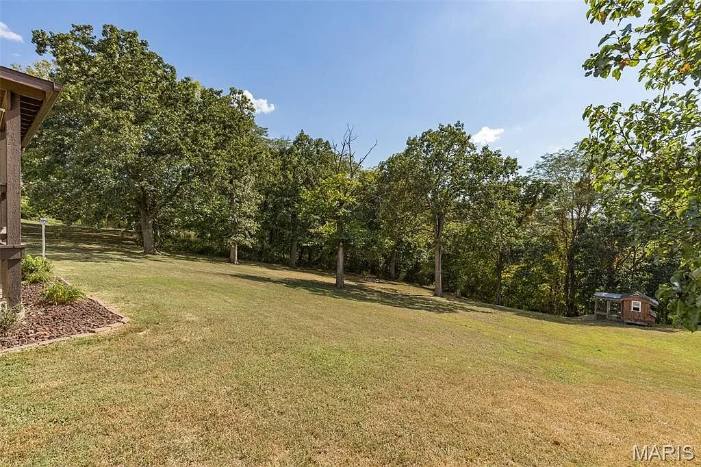Well-Maintained Tri-Level Home with Barn at 1559 Saddle Dr, Festus, Missouri photo 6