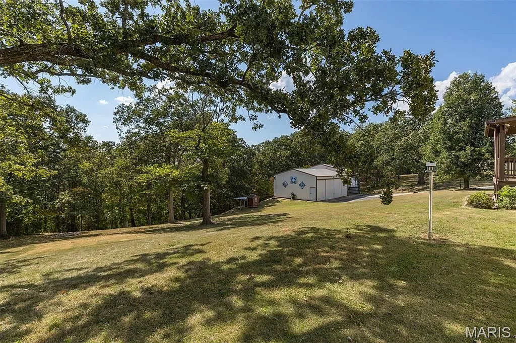 Well-Maintained Tri-Level Home with Barn at 1559 Saddle Dr, Festus, Missouri photo 9
