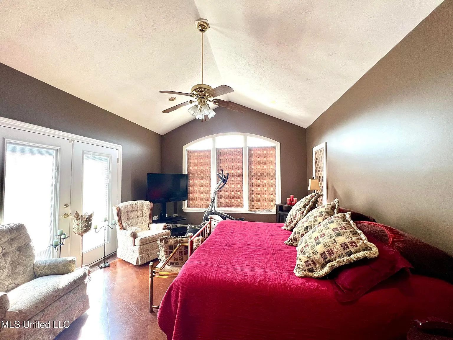 5-Bedroom Custom-Built Home on 3.5 Acres in Bogue Chitto, Mississippi photo 5