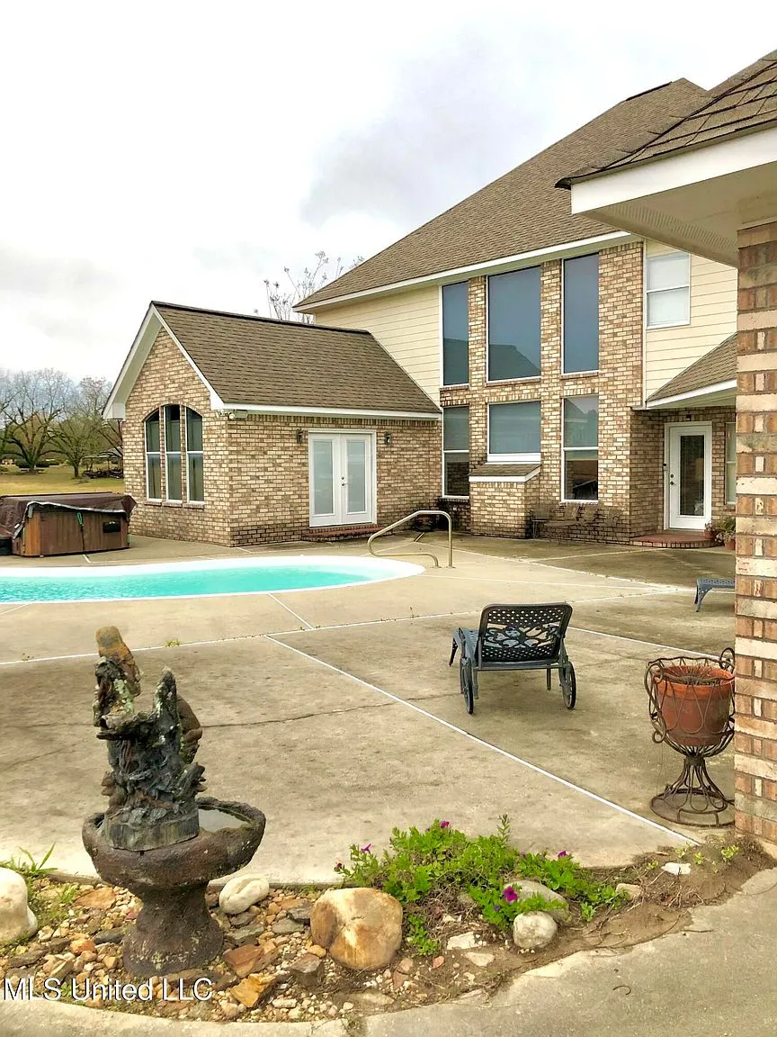 5-Bedroom Custom-Built Home on 3.5 Acres in Bogue Chitto, Mississippi photo 10