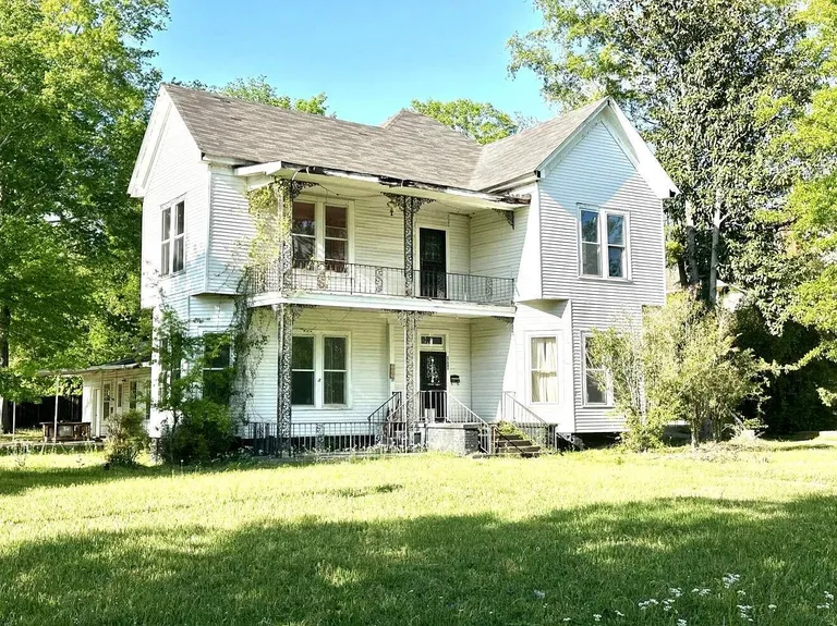 1900-Built 3-Bedroom Home on a Half-Acre Corner Lot in West Point, MS property photo