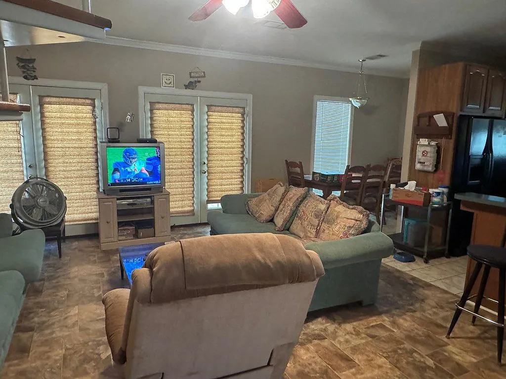 Utica, Mississippi Country Home with 20 Acres and a Porch photo 8