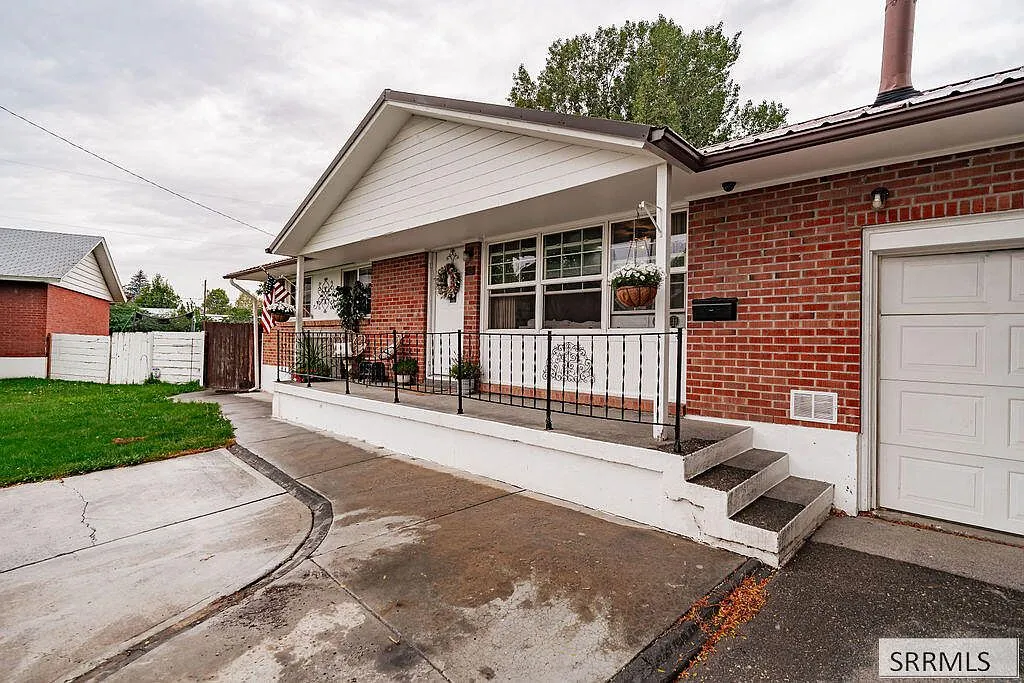 5-Bedroom Single-Family Home with Covered Patio at 867 Maplewood Dr, Idaho Falls, ID photo 10