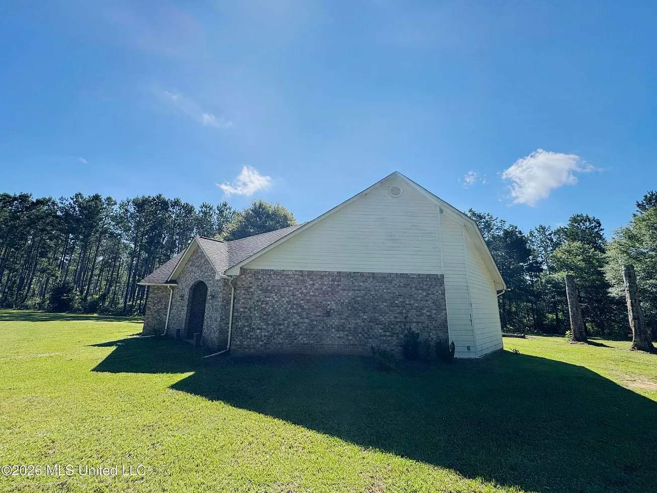 Magnolia, Mississippi Country Home on 2 Acres with 3 Bedrooms photo 4