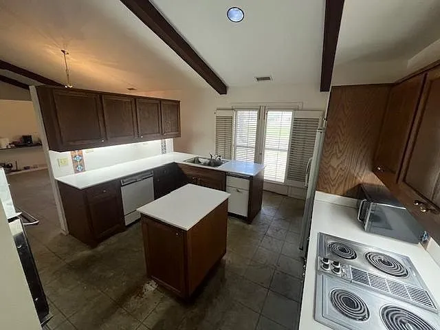 Greenville, MS Country Home on 1.35 Acres with 4,000 Sq Ft photo 7
