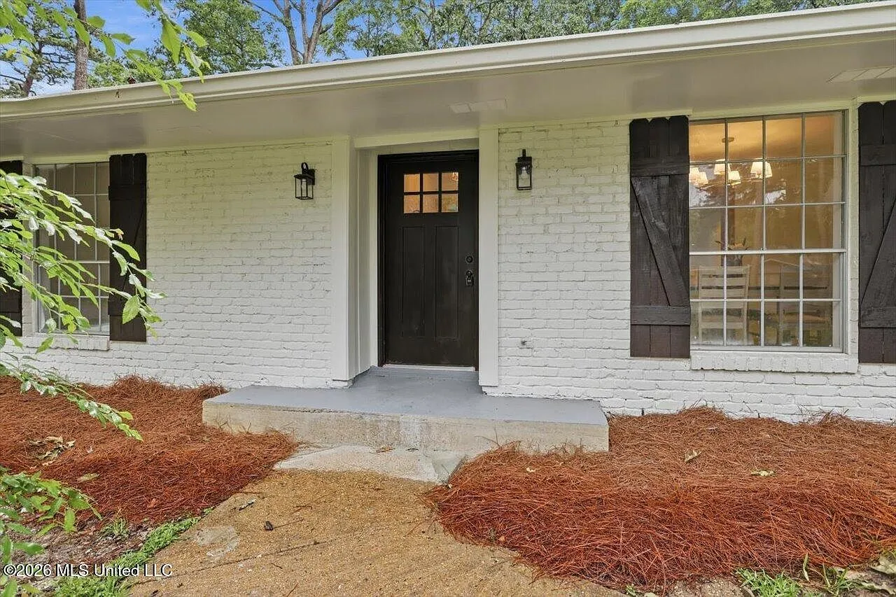 Brandon, Mississippi 4-Bedroom Home with 0.37-Acre Lot for Sale photo 2