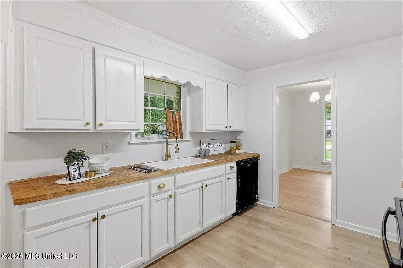 Brandon, Mississippi 4-Bedroom Home with 0.37-Acre Lot for Sale photo 7